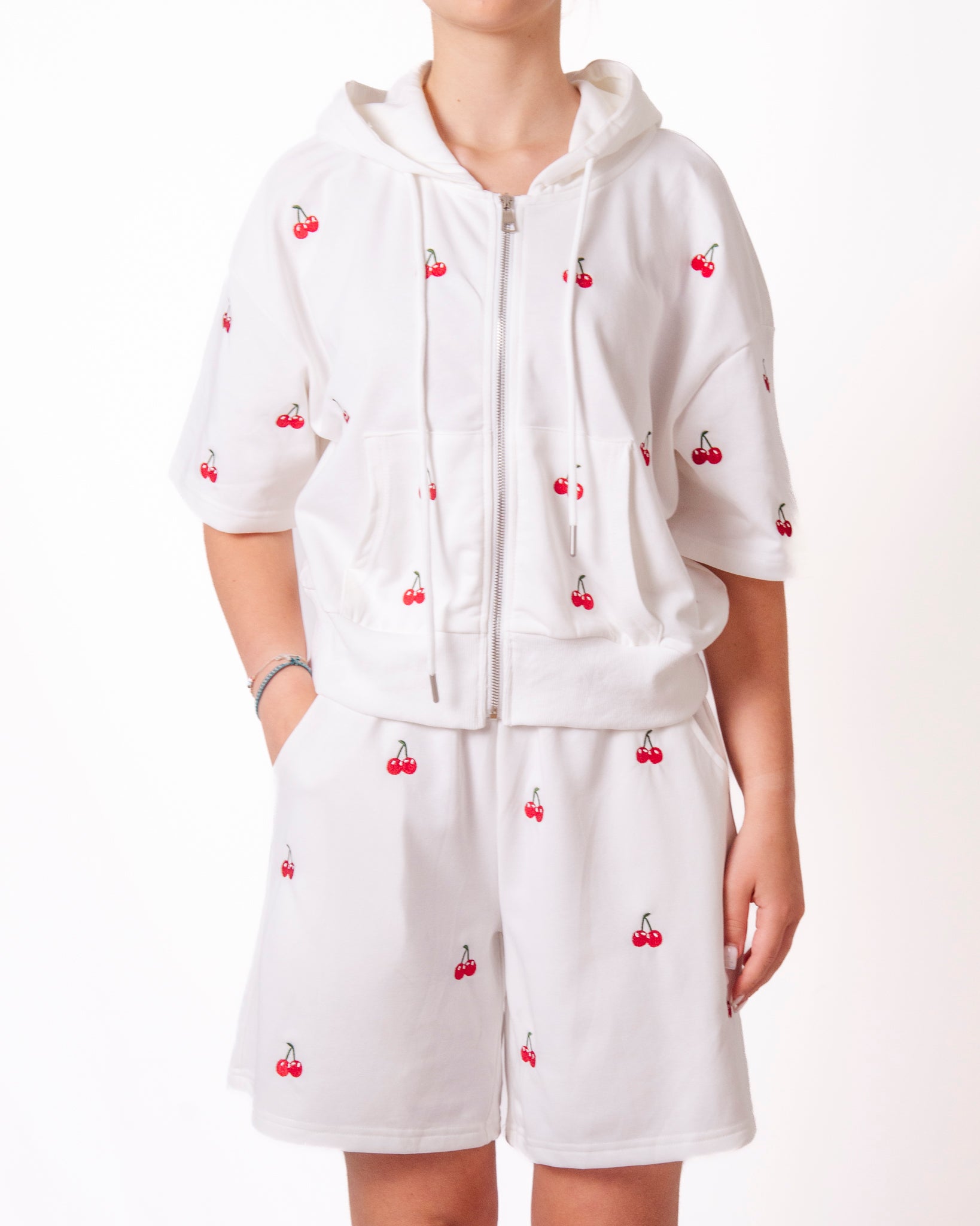 Coordinato felpa con cappuccio e shorts ricamo ciliegie Donna  -  7906V