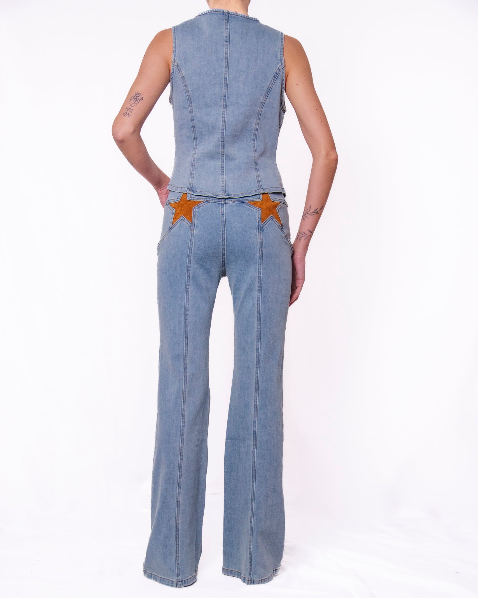 Coordinato denim gilet e jeans a zampa patch stelle scamosciate Donna  -  2615V