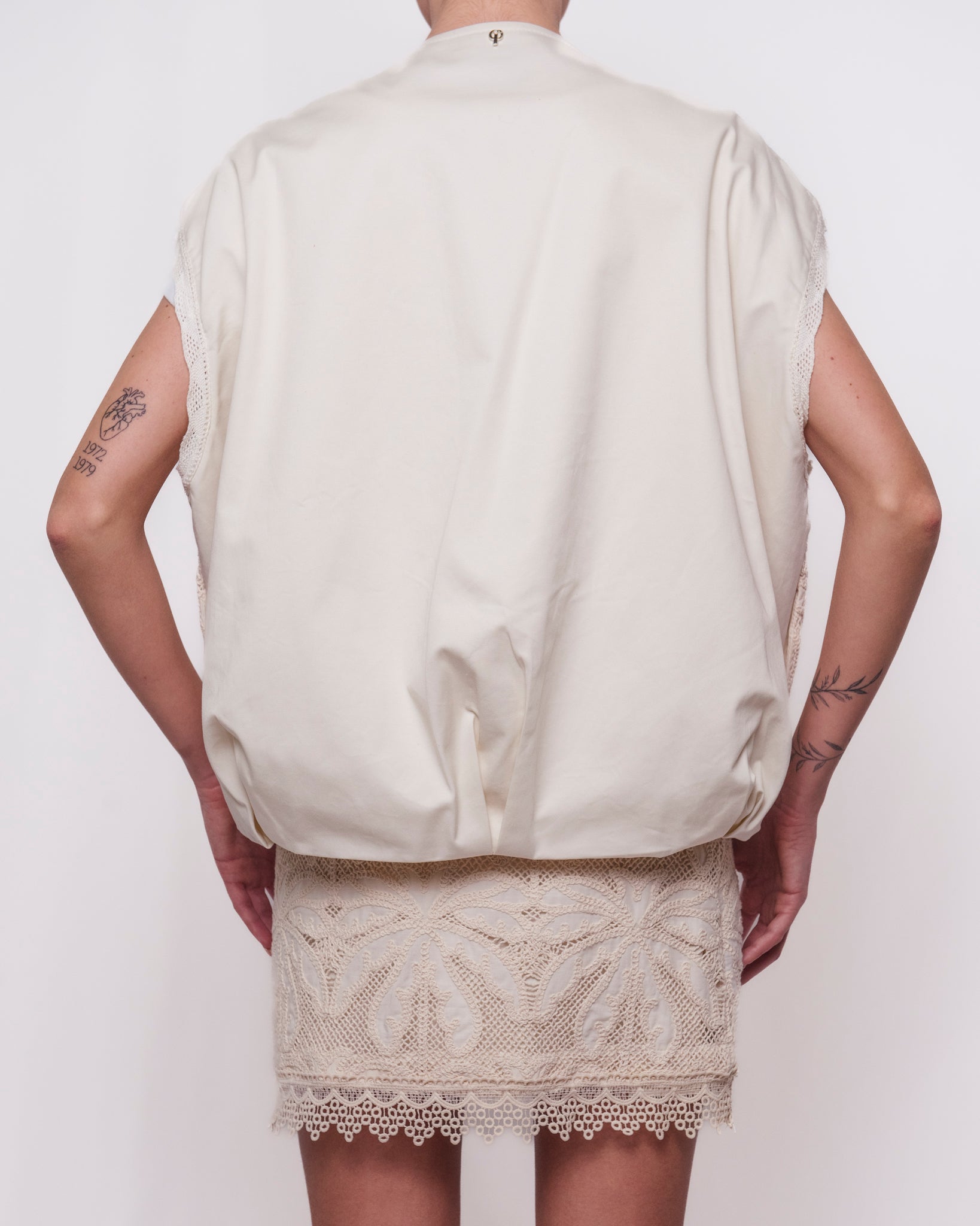 Gilet in pizzo traforato con chiusura a bottoni Donna  -  D02E0211