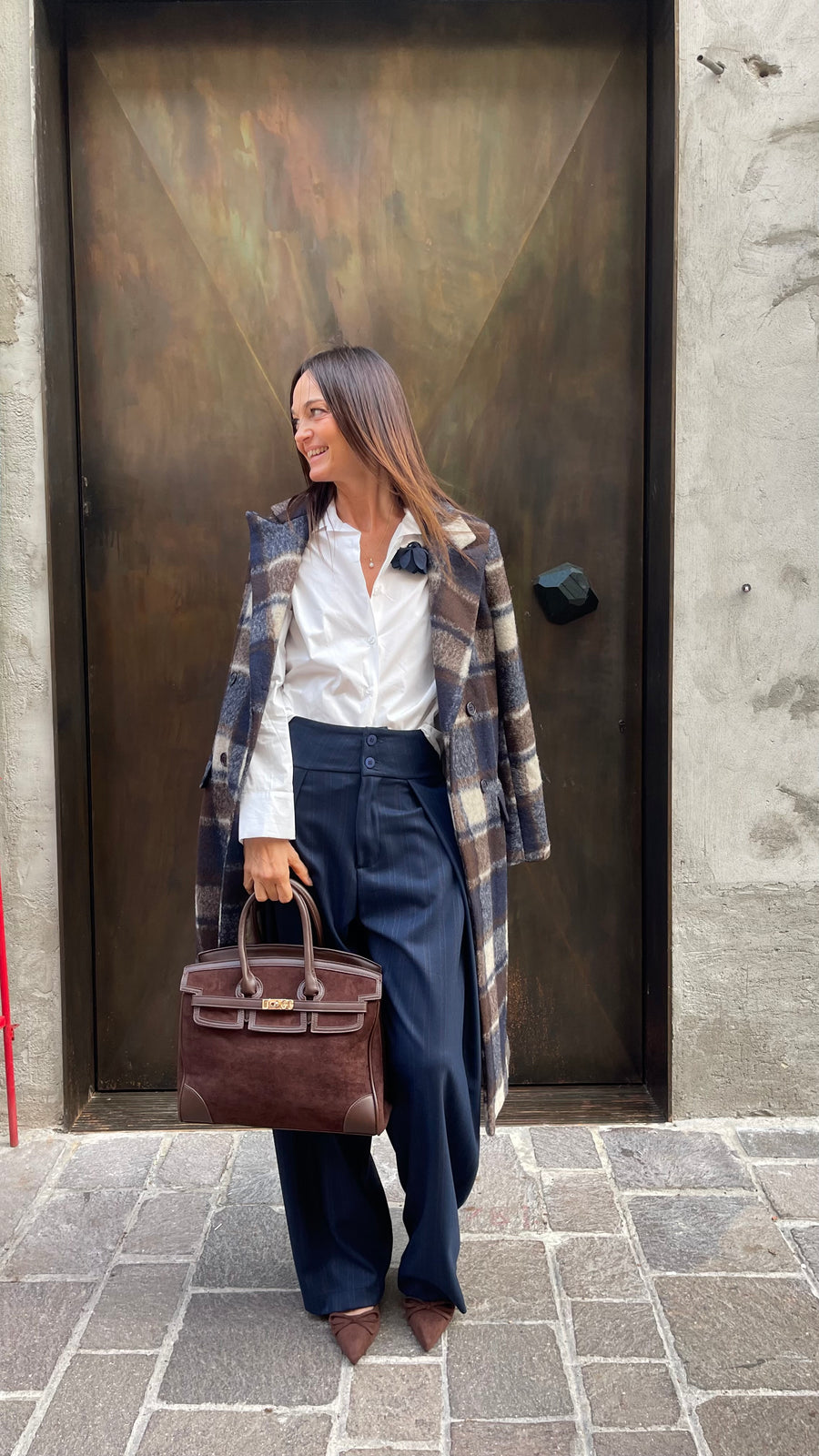 Un cappotto , due look .