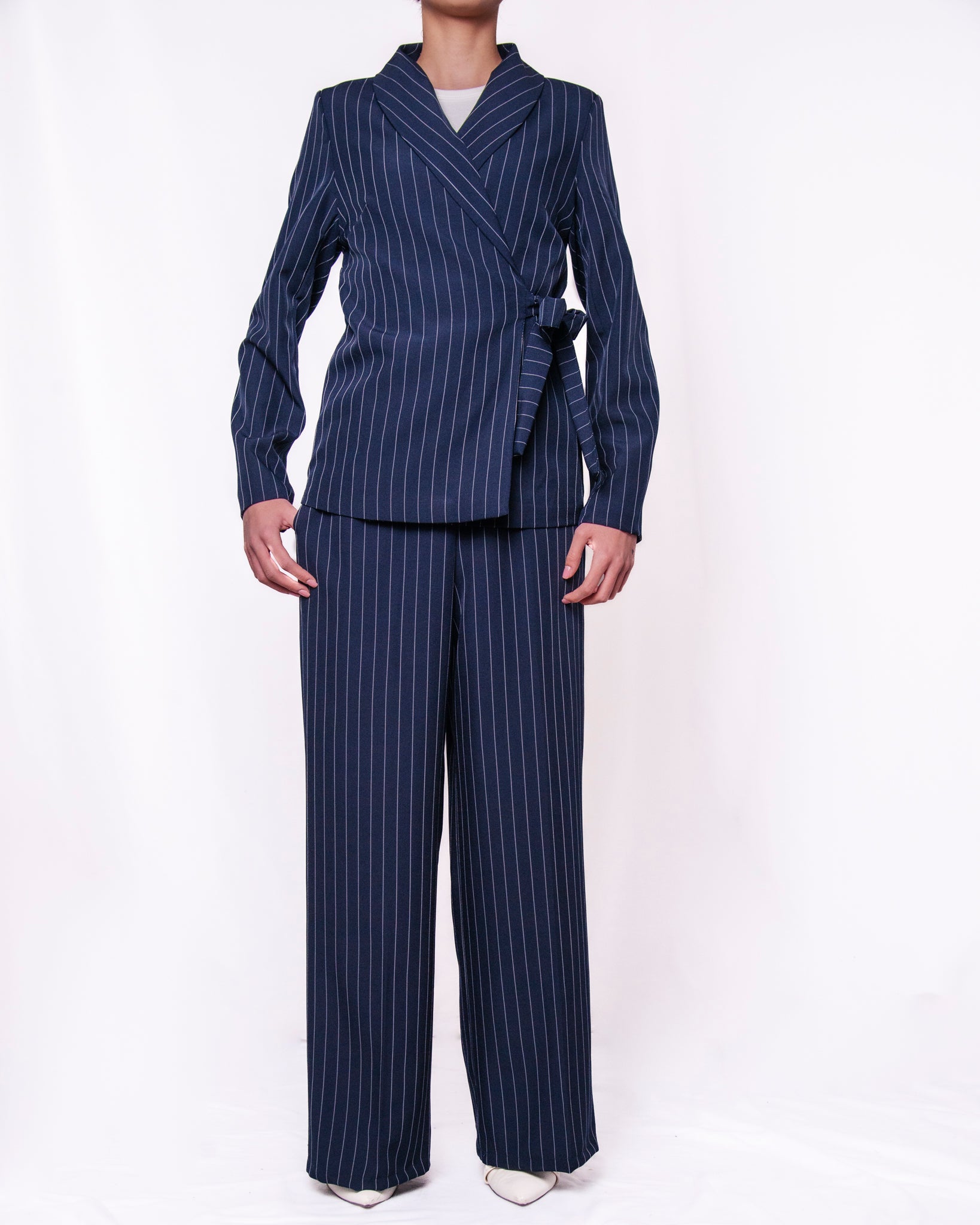 Completo blazer a portafoglio e pantalone gessato wide leg Donna  -  570852V