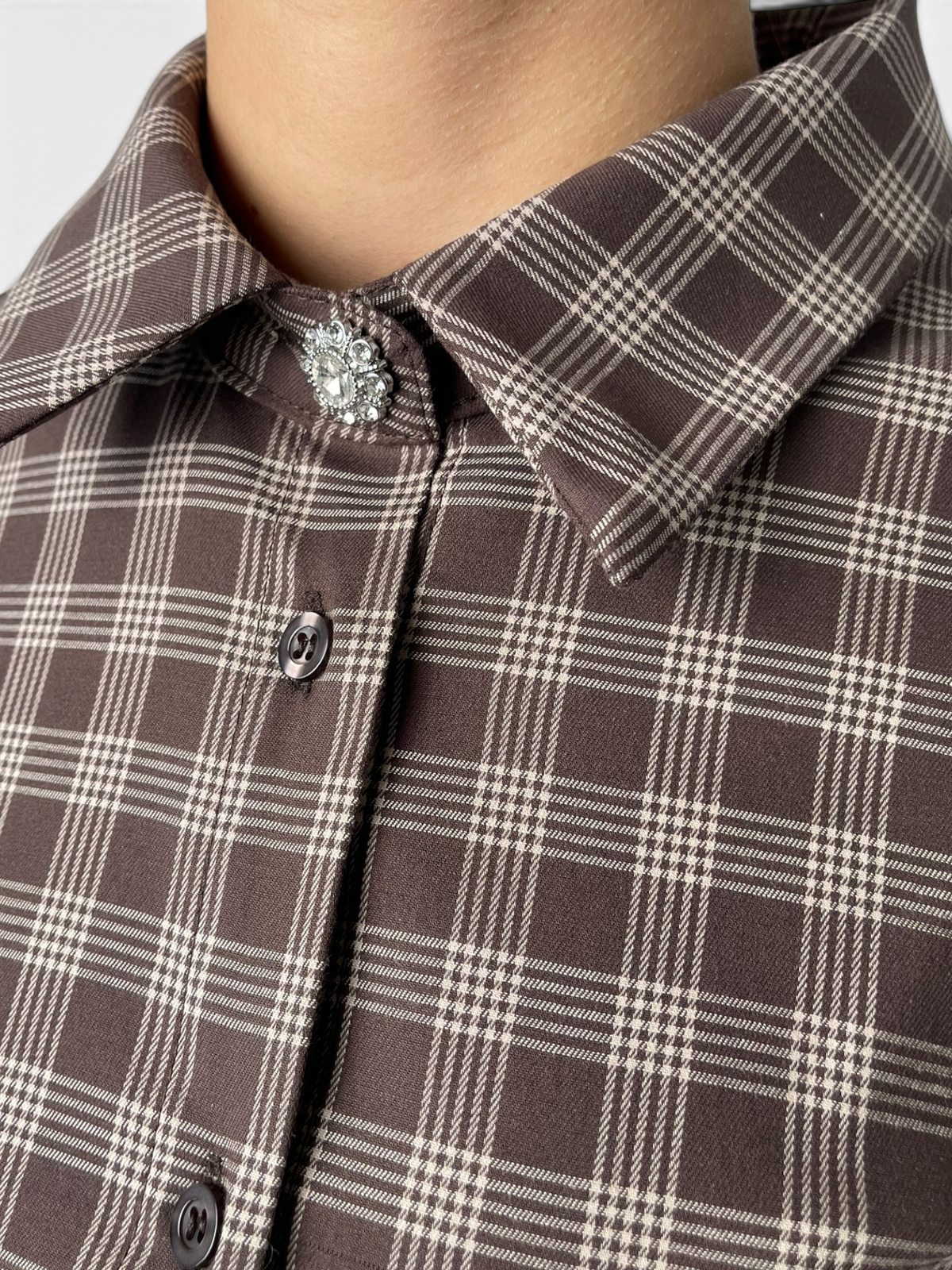 Camicia sciancrata con bottone gioiello Donna  -  748Q