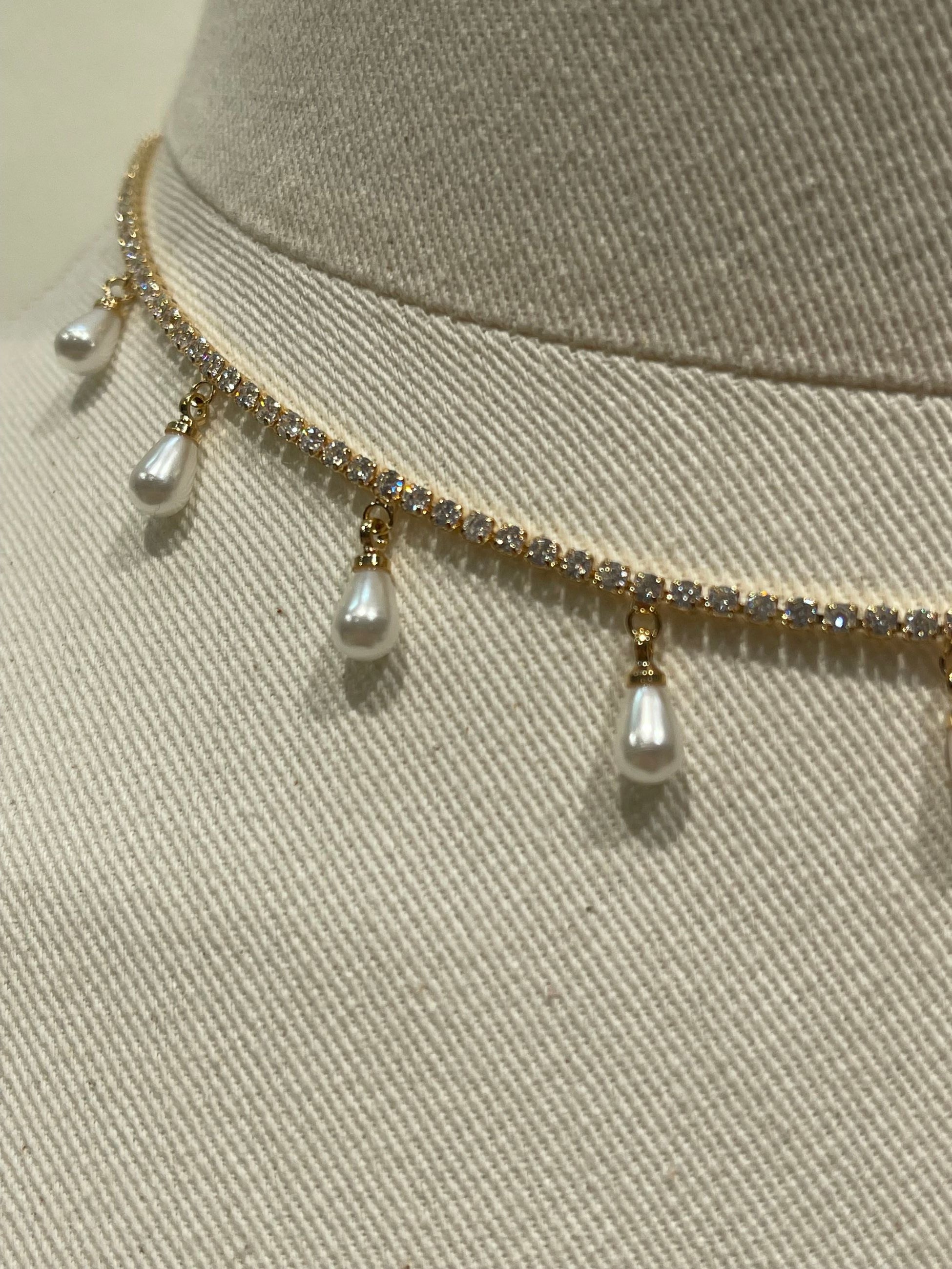 Collana choker dorata con pendenti a perla Donna  -  702