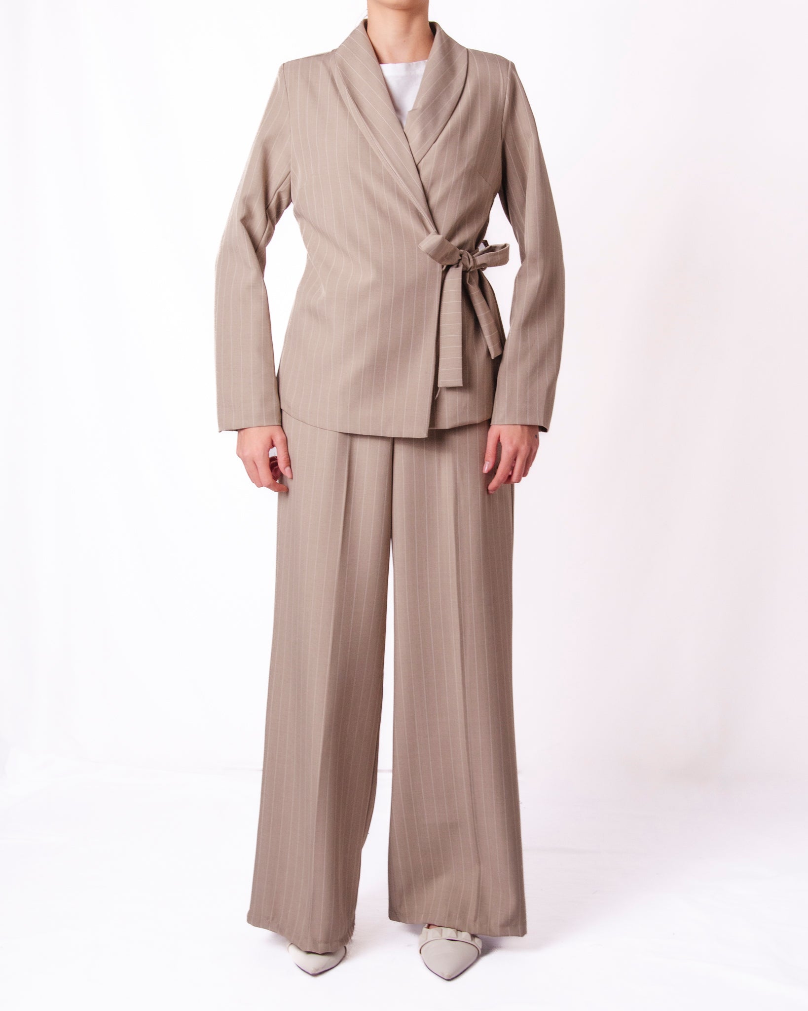 Completo blazer a portafoglio e pantalone gessato wide leg Donna  -  570852V