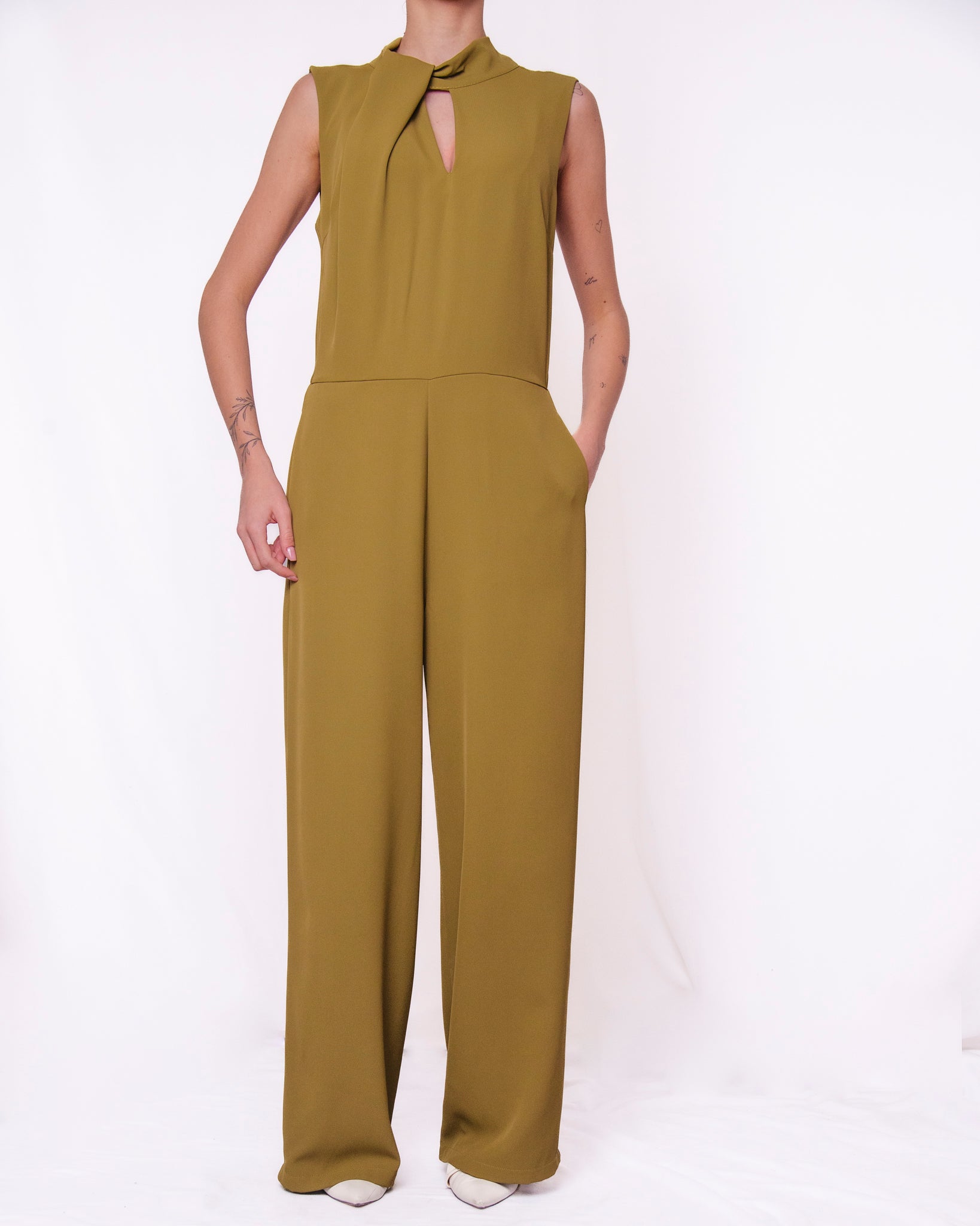 Tuta jumpsuit senza maniche collo con nodo cut-out Donna  -  26093KA