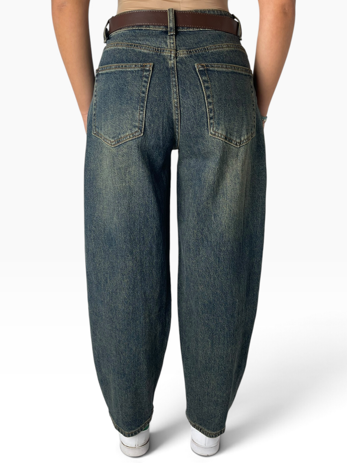 Jeans ampi con effetto vissuto Donna  -  32800KA