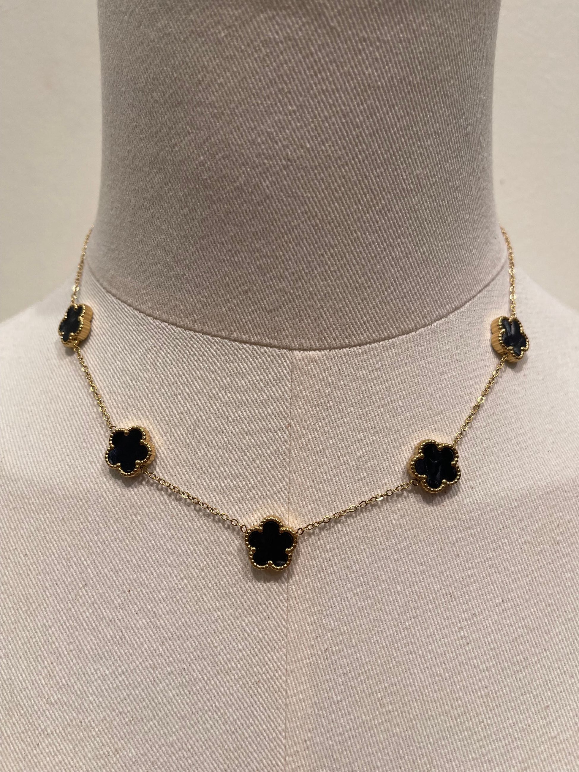 Collana con catena dorata e ciondoli a quadrifoglio Donna  -  701