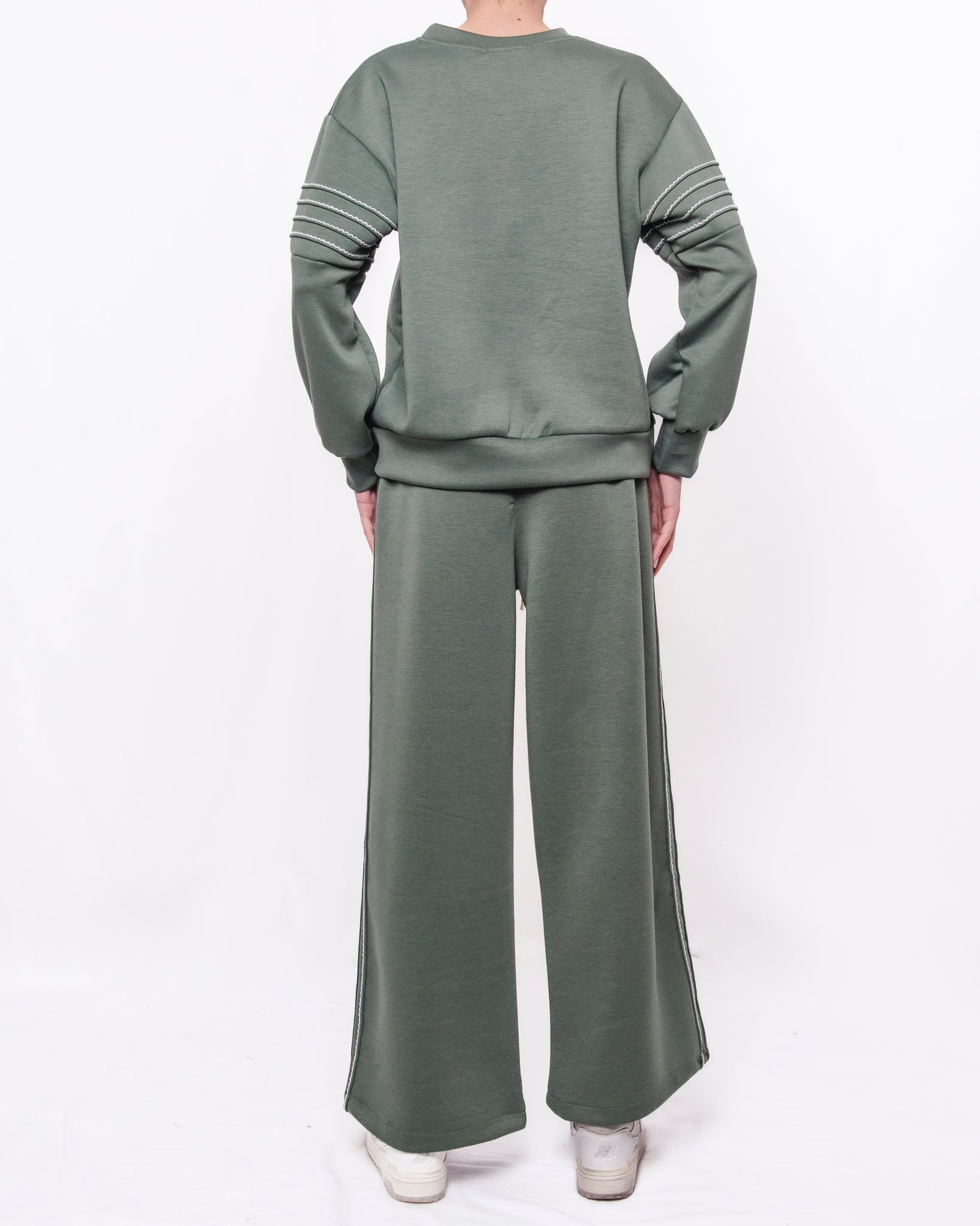 Tuta loungewear felpa e pantalone wide leg cuciture a contrasto Donna  -  6753V