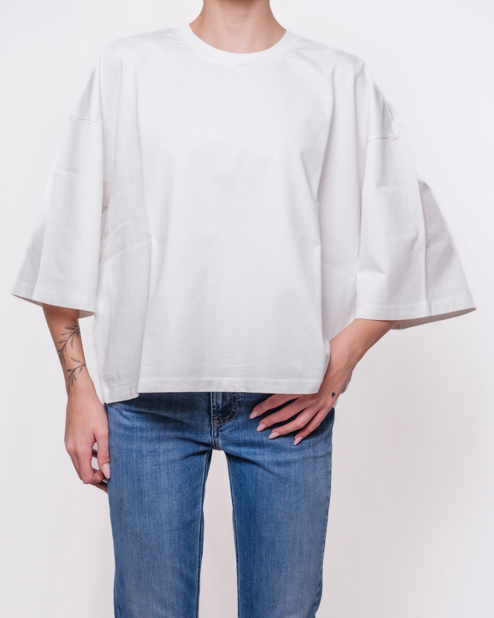 T-shirt oversize con maniche a campana Donna  -  M02E0052