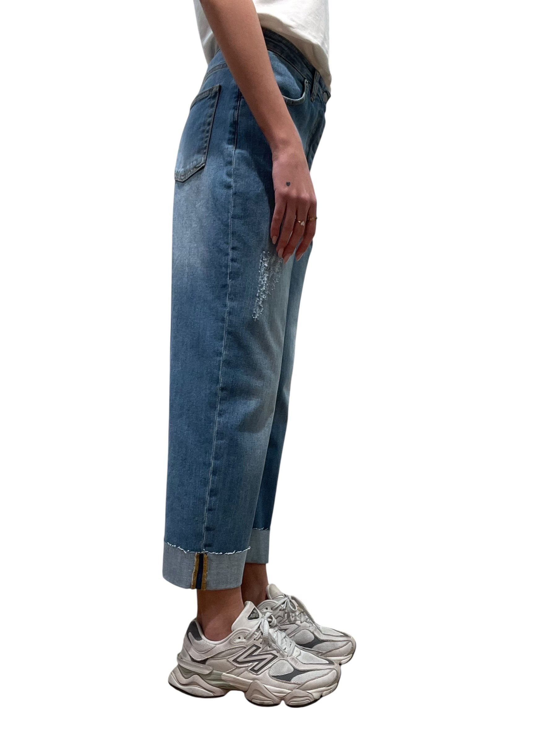 Jeans straight vita alta con strappi e risvolto Donna  -  AF237