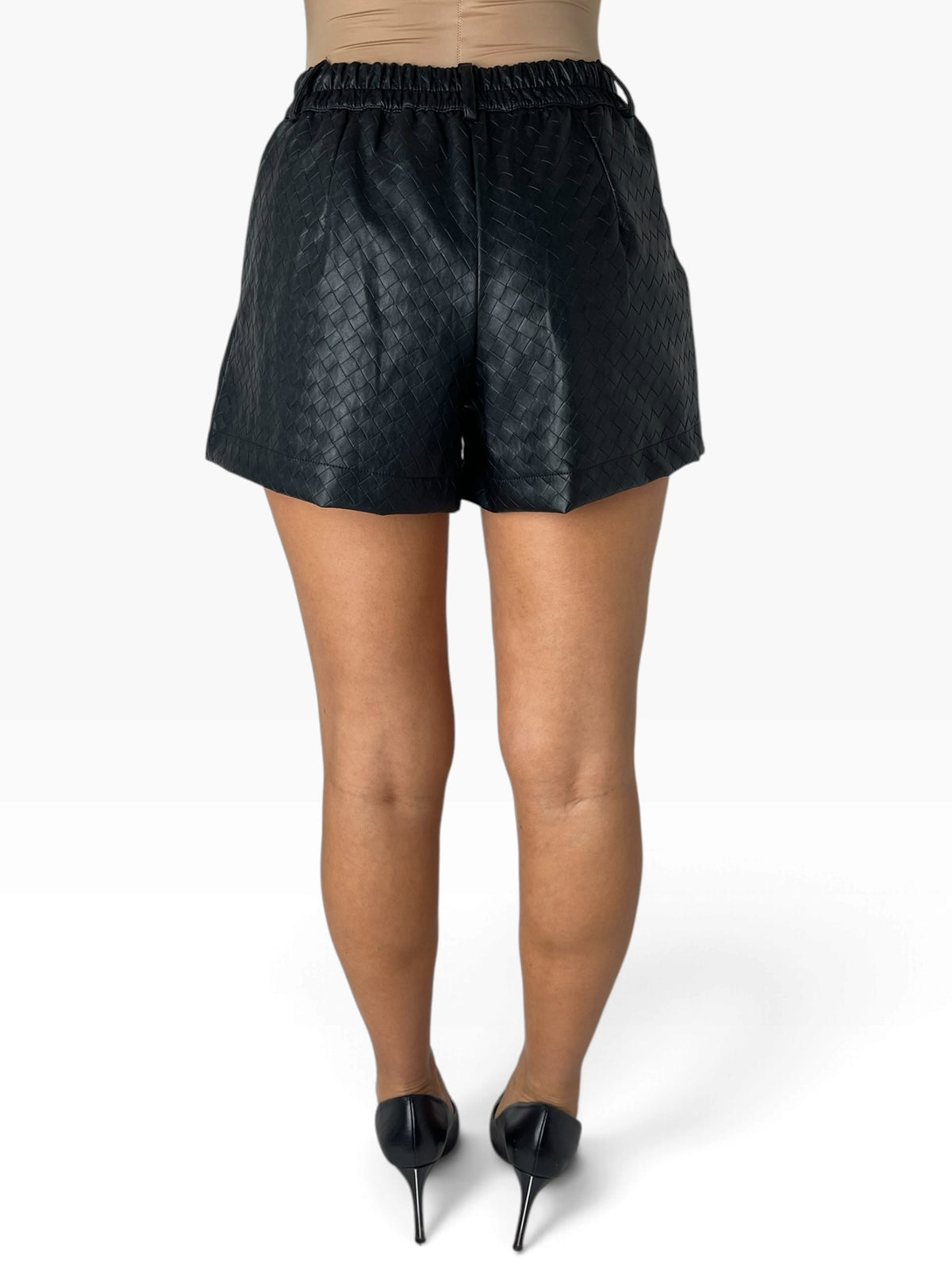 Short ecopelle intrecciata con pinces Donna  -  02717BO