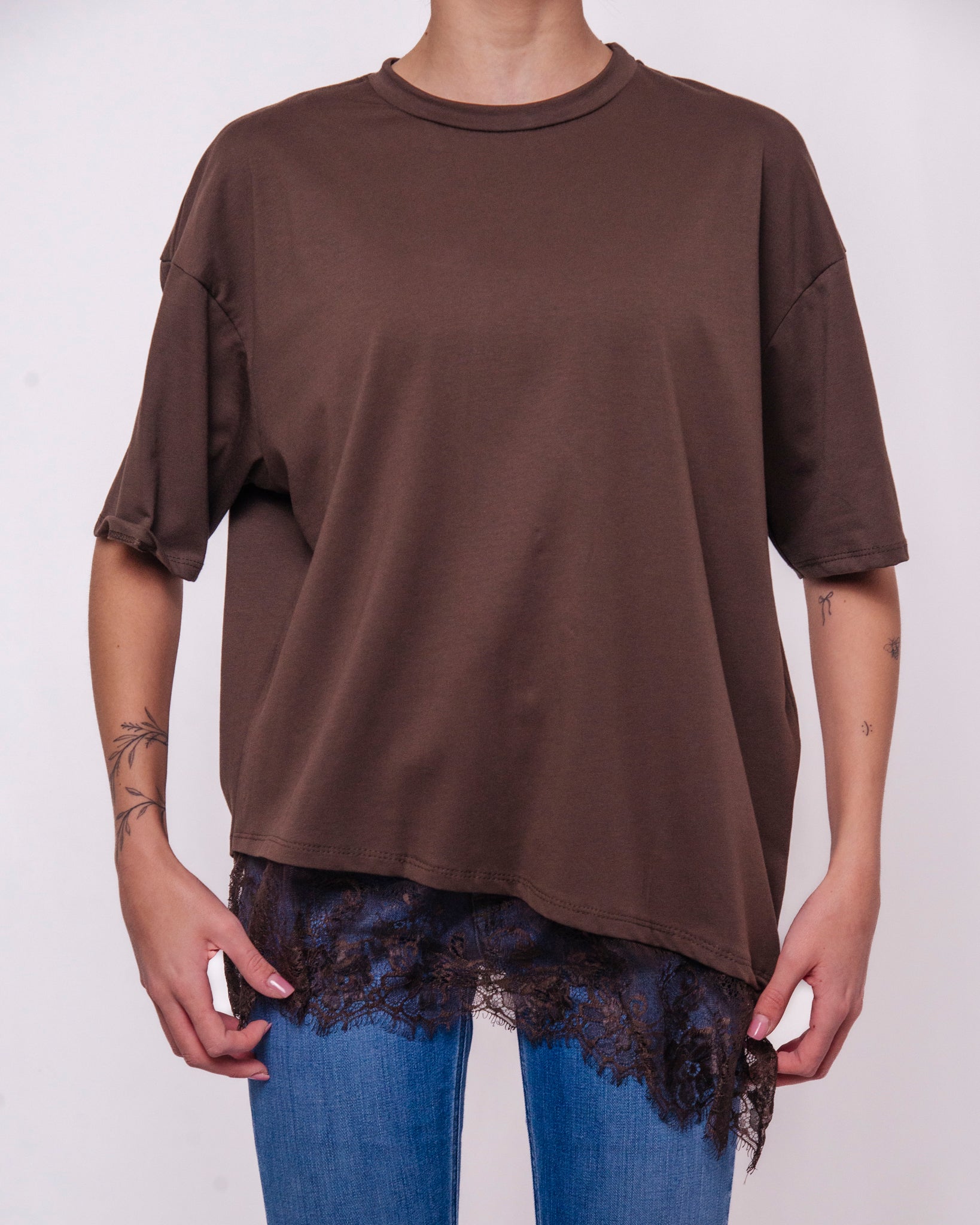 T-shirt Oversize con Orlo in Pizzo Asimmetrico Donna  -  8516KA