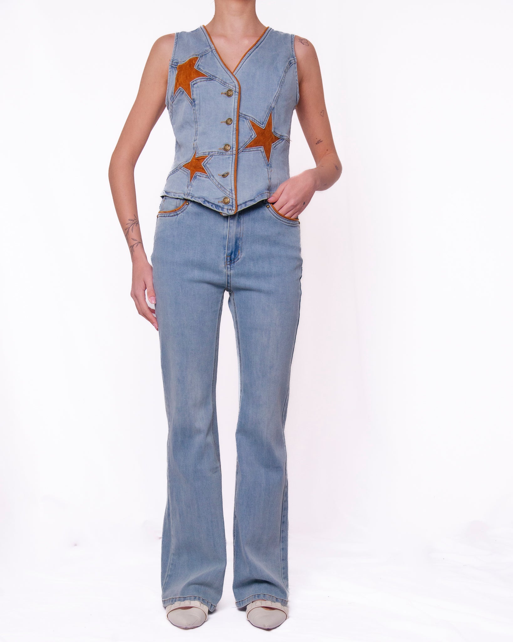 Coordinato denim gilet e jeans a zampa patch stelle scamosciate Donna  -  2615V