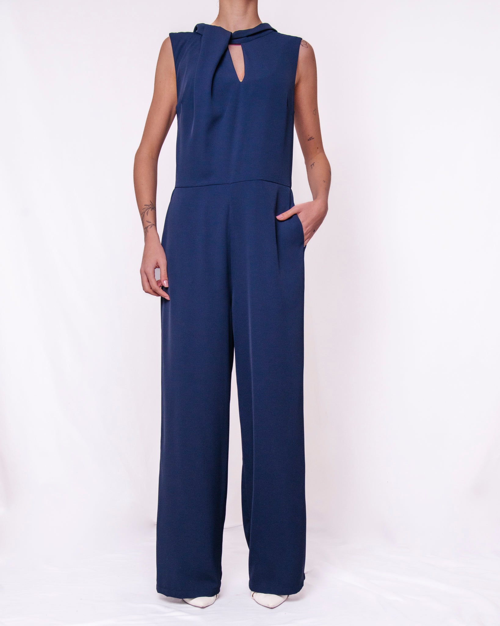 Tuta jumpsuit senza maniche collo con nodo cut-out Donna  -  26093KA